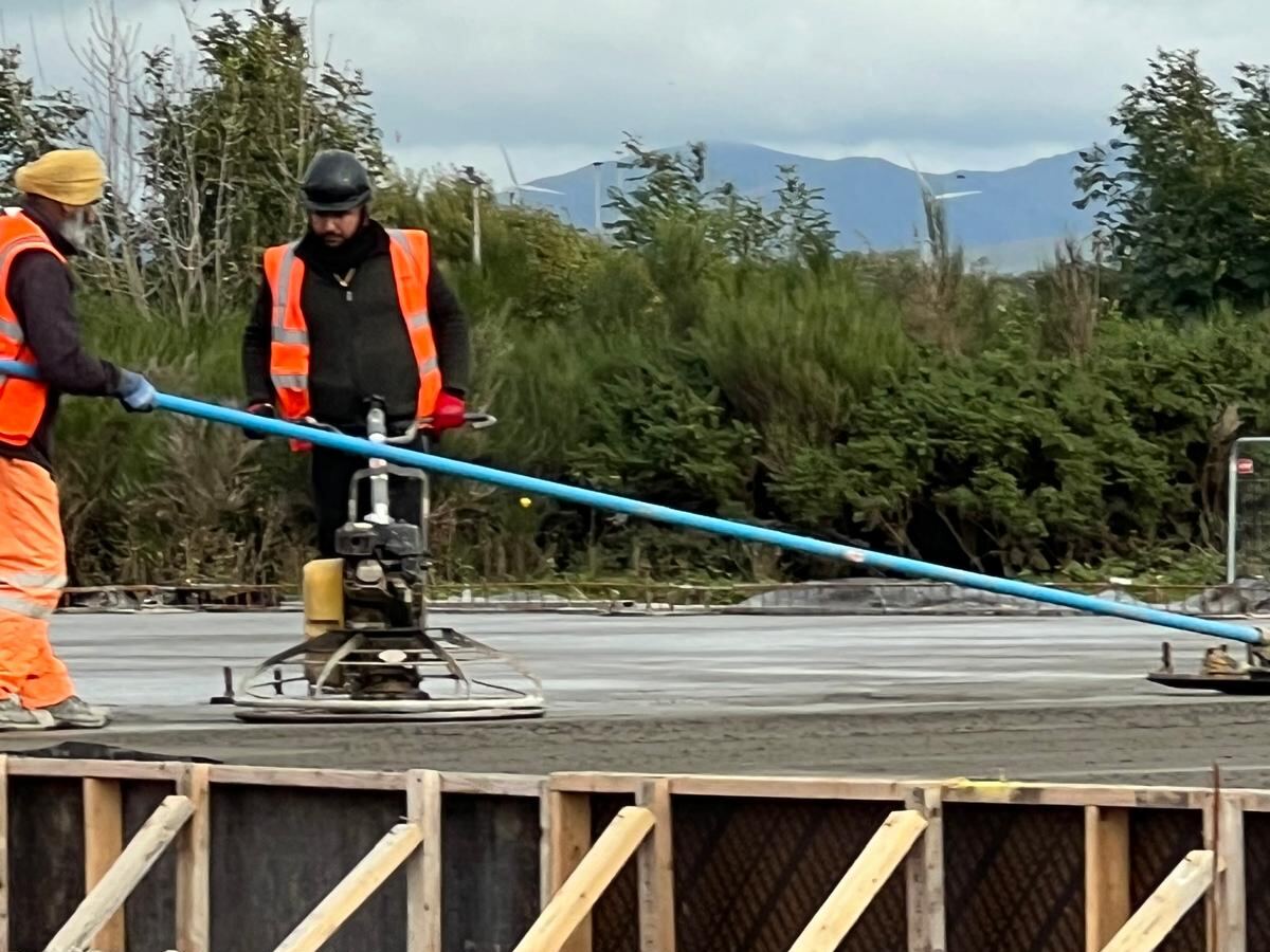Power floating a new concrete slab
